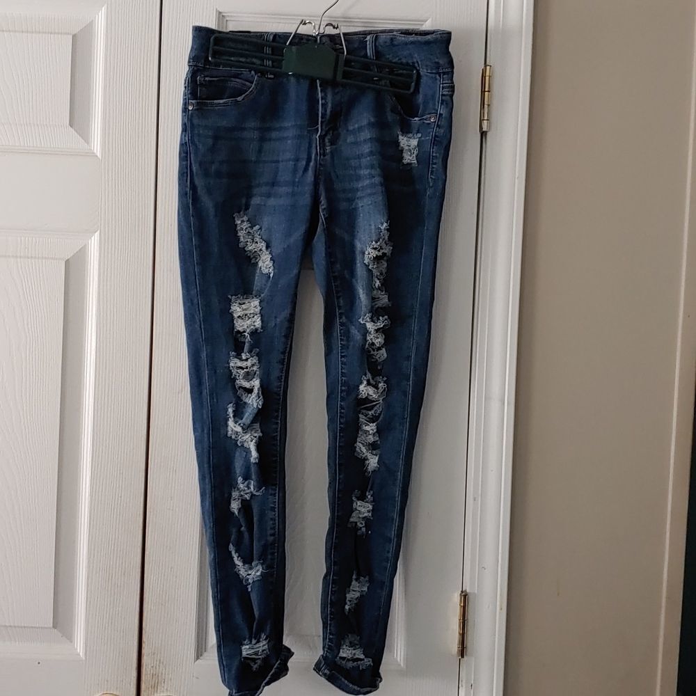 Almost Famous  Distressed Jeans Sz 7